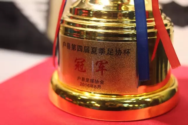 张本智和赛后挑衅动作引发热议，抗压表现令人印象深刻